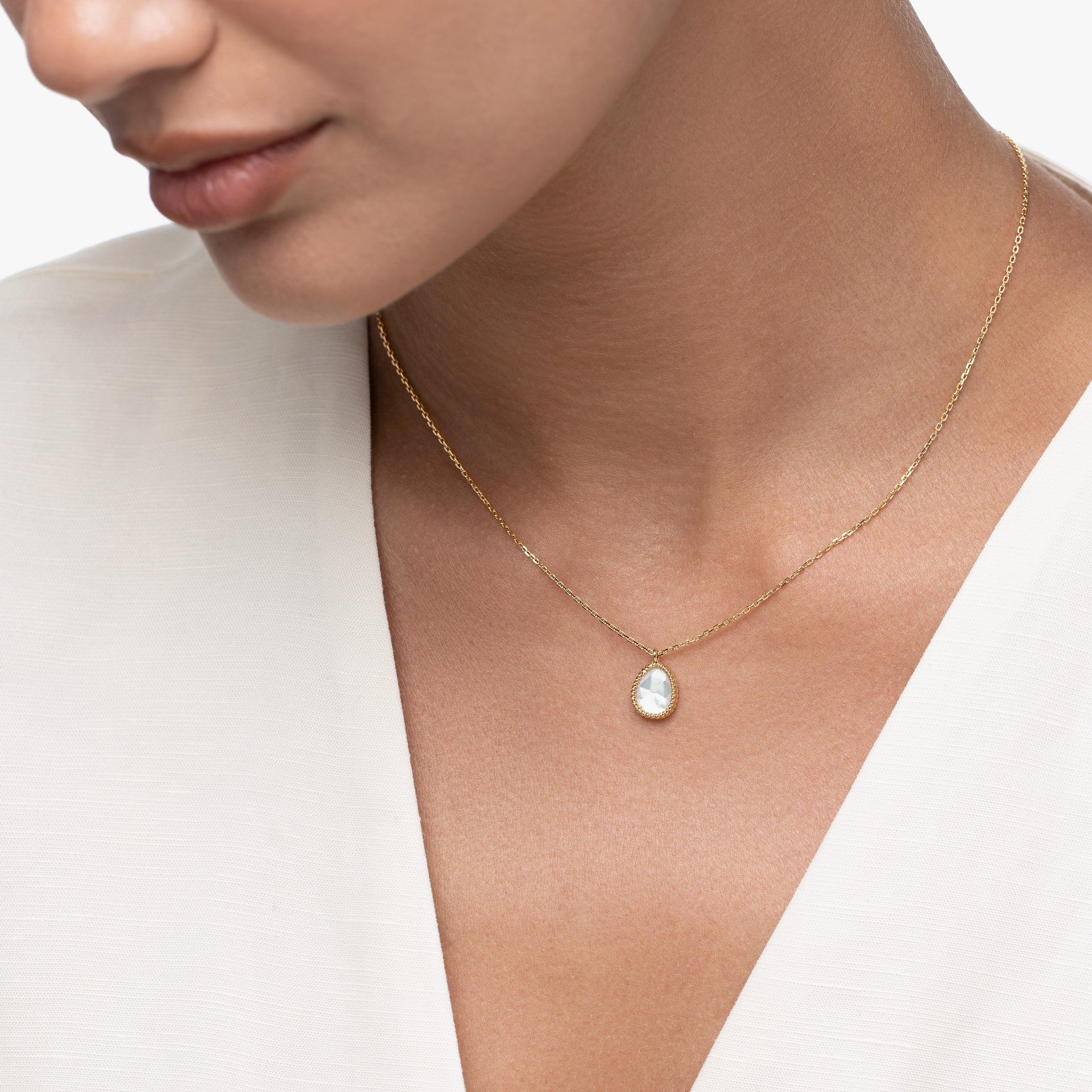 Nina Mariner Necklace In 18 Karat Yellow Gold With Petite Mother Of Pearl Stone